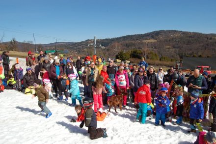 Publiczność i zawodnicy podczas dekoracji